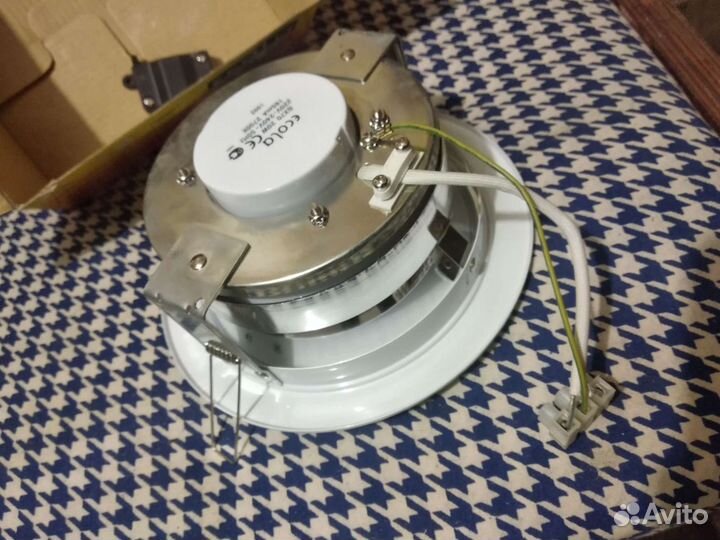 Светильник встраиваемый