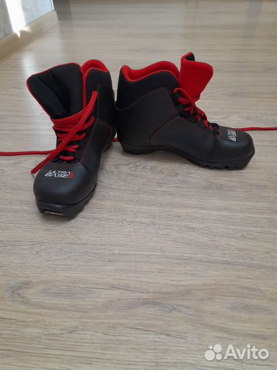 Продам лыжи с ботинками