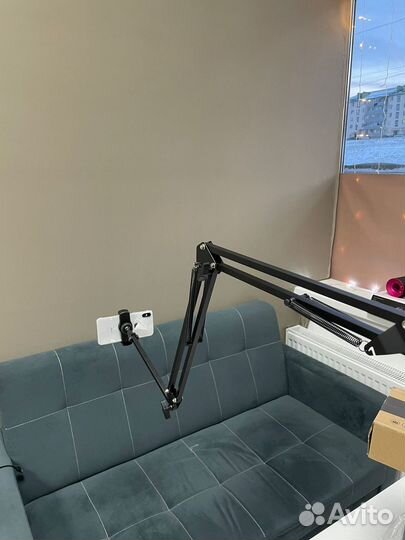 Держатель для телефона на кровать