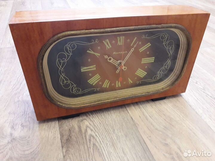 Часы Янтарь