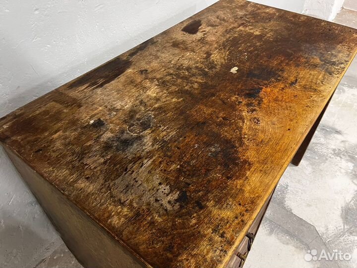 Старинный письменный стол