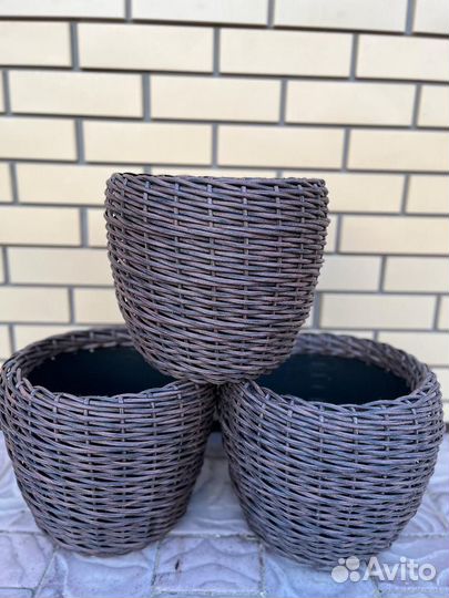 Кашпо из искусственного ротанга