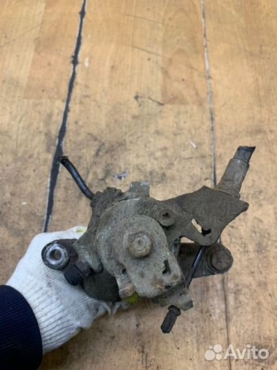 Суппорт задний левый Mitsubishi Colt хетчбэк-3Х