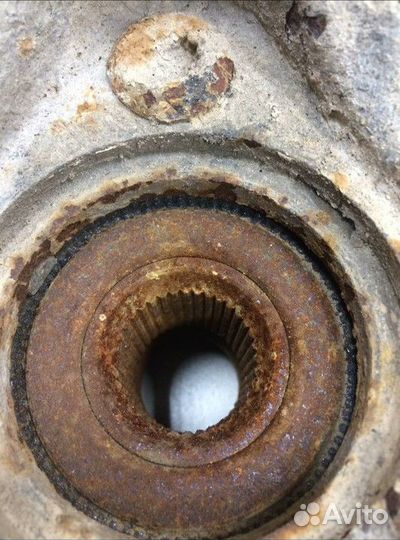 Кулак поворотный передний левый Skoda Octavia