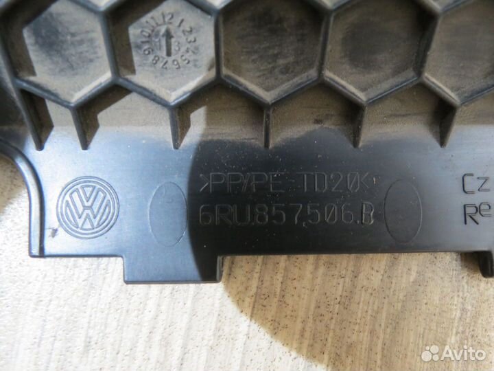 Крышка блока предохранителей Volkswagen Polo