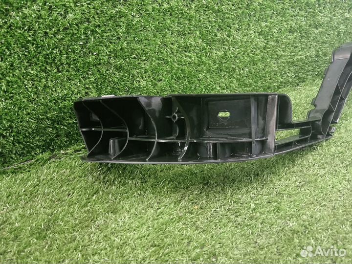 Кронштейн крепления бампера задний левый Volkswage