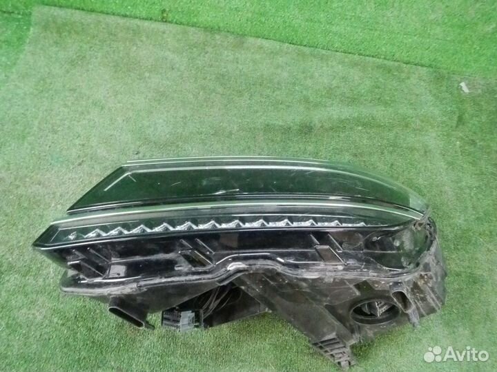 Фара левая Volkswagen Tiguan