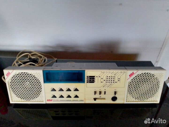 Приёмник трёхпрограммный «Альт пт-210»