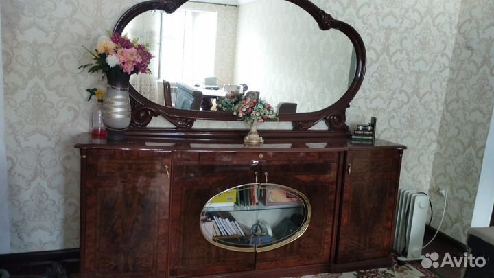 Комод с зеркалом