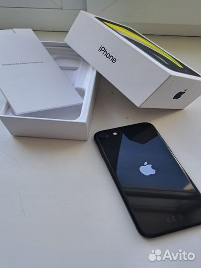 iPhone SE, 128 ГБ