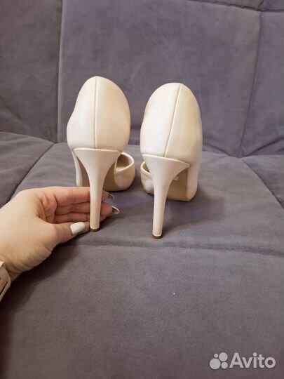 Туфли женские 35 размер бежевые
