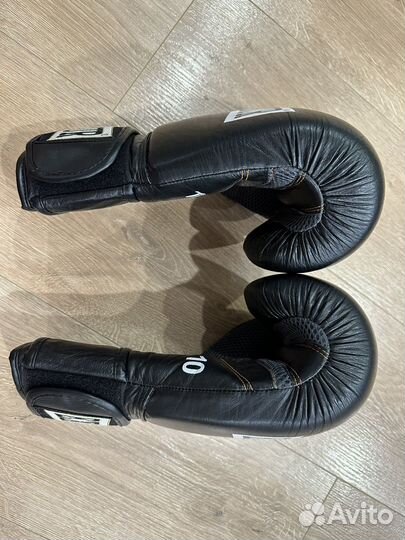 Боксерские перчатки