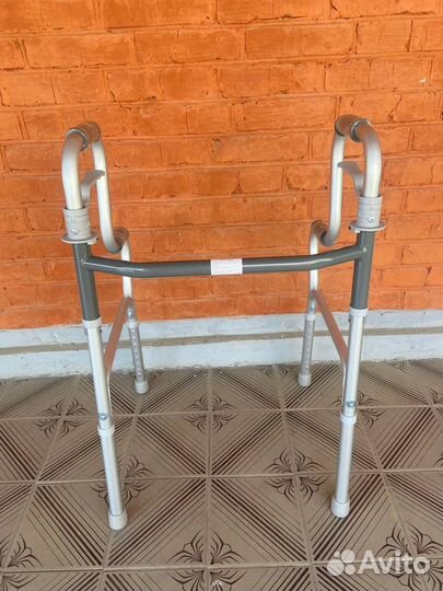 Ходунки для взрослых шагающие