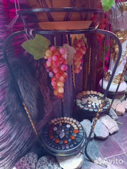 Металлическая подставка для цветов