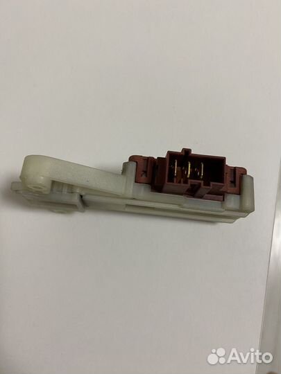 Убл замок люка indesit iwsb5093