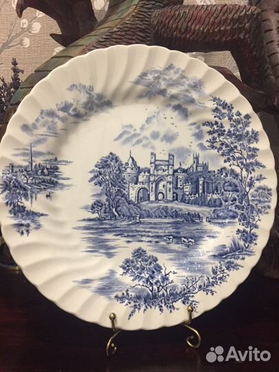 Фарфоровая тарелка
