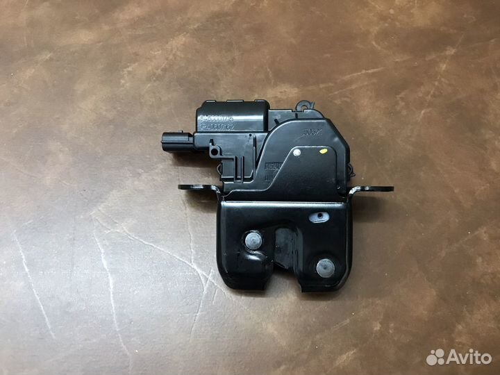 Замок крышки багажника Лада Гранта