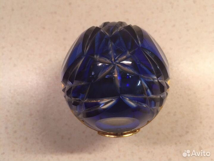 Яйцо хрустальное с моделью подводной лодки