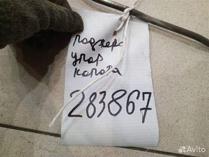 Держатель капота Mitsubishi Pajero iO 1998-2007