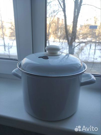 Кастрюля эмалированная в хорошем состоянии