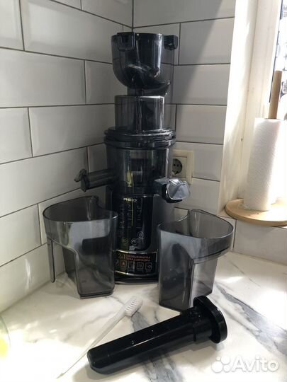 Соковыжималка шнековая