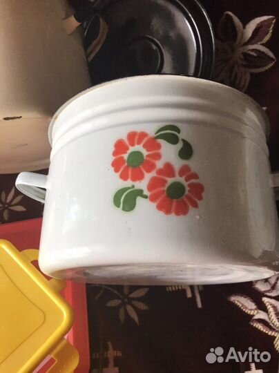 Подносы и др кухонная утварь