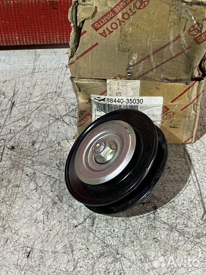 Toyota Land Cruiser ролик натяжной