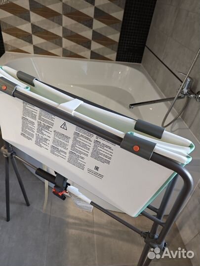 Ванночка stokke с горкой и подставкой