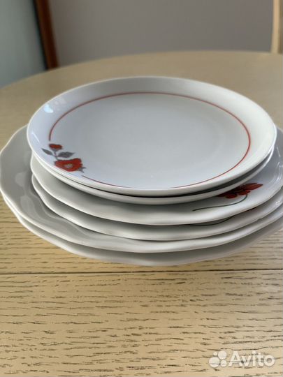 Набор из 6 тарелок (2 глубокие и 4 мелкие)