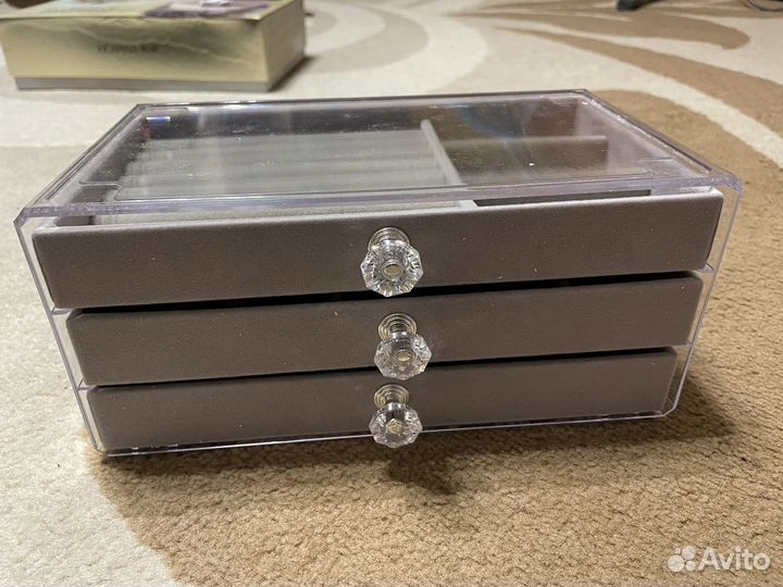 Шкатулка для ювелирных украшений