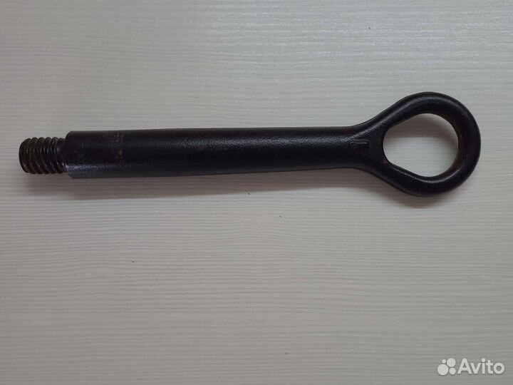 Буксировочный крюк