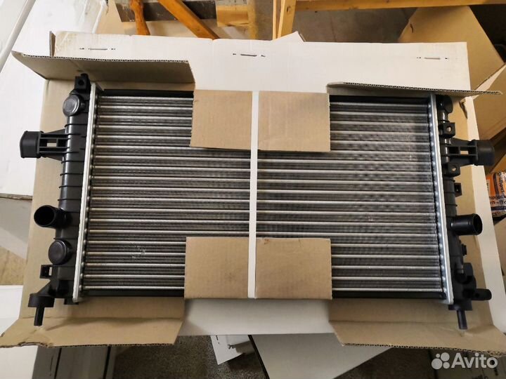 Радиатор opel astra h, zafira b