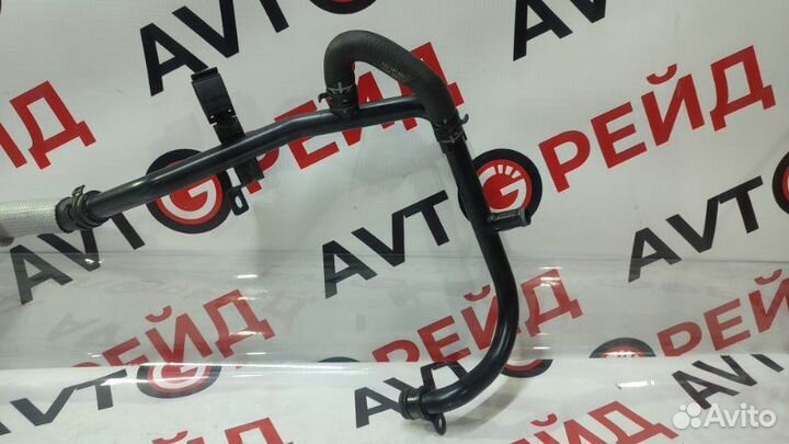 Патрубок системы охлаждения Volkswagen Passat 3C5