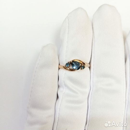 Золотое кольцо с камнем 17р