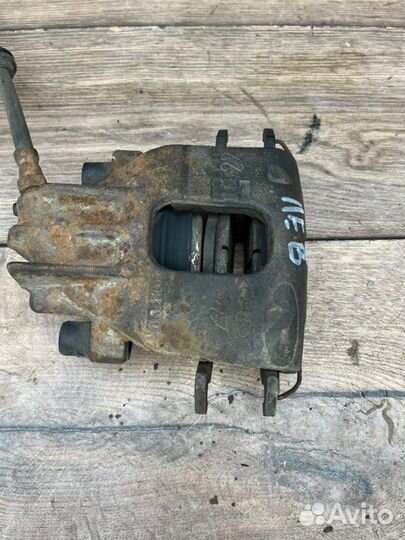 Тормозной суппорт передний левый Ford Focus 1