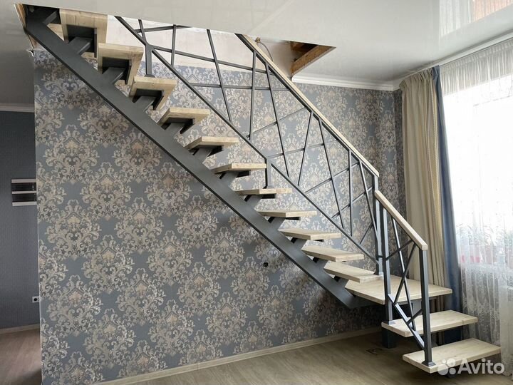 Лестница на второй этаж