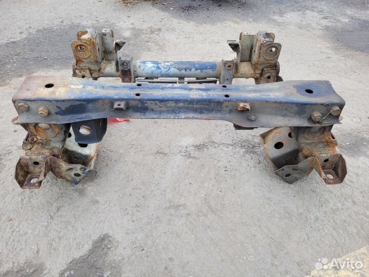 Подрамник передний на Mitsubishi Pajero 3 V6