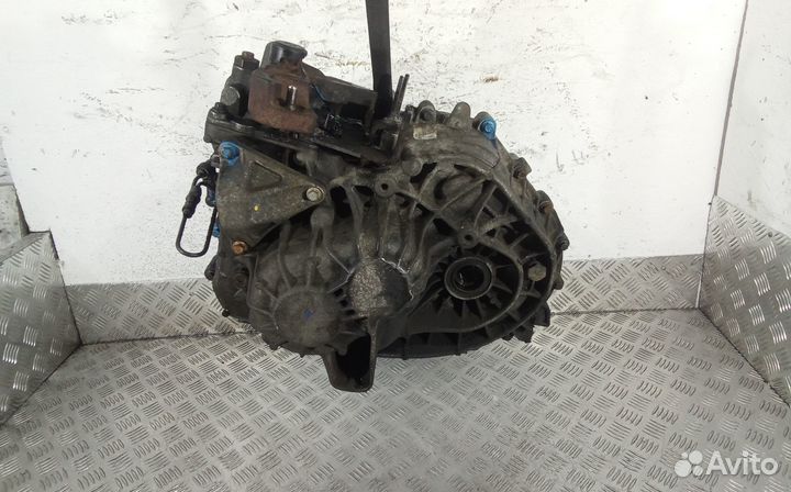 МКПП (механическая коробка переключения передач) V