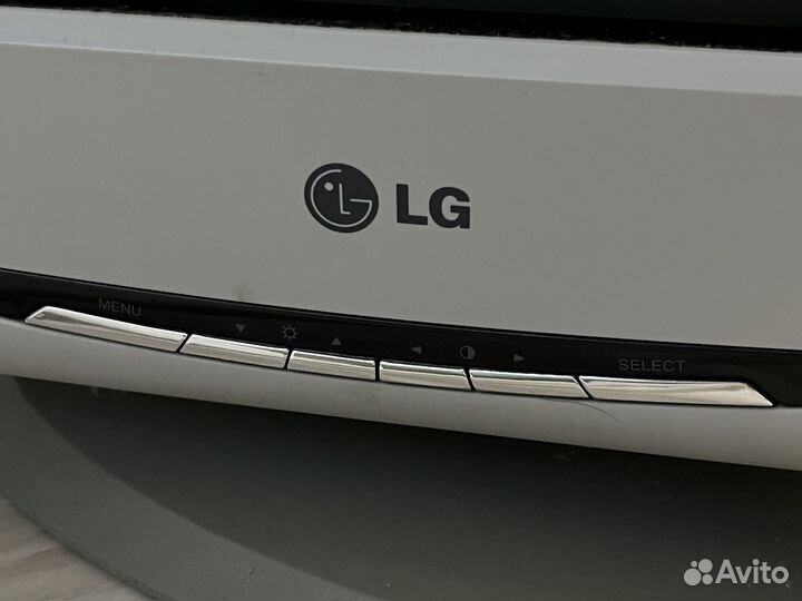 Монитор LG Flatron F700B