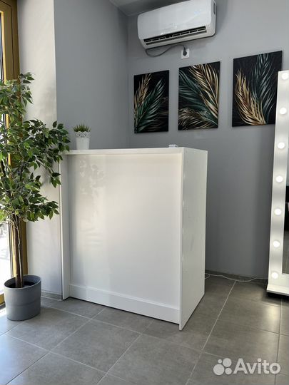 Стойка ресепшн