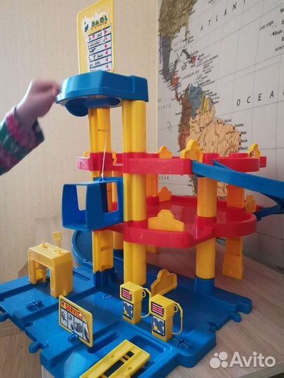 Гараж парковка игрушечный с лифтом
