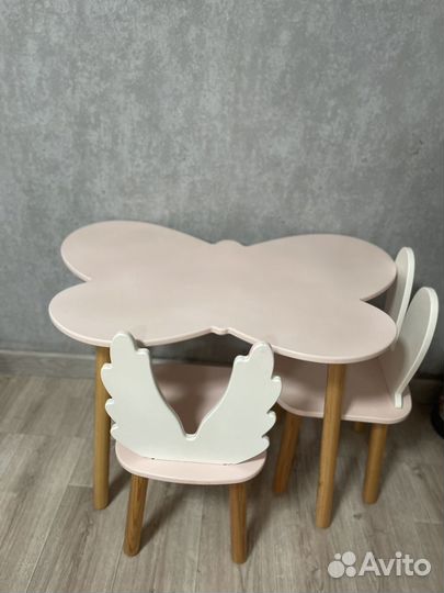 Детский стол и 2 стула