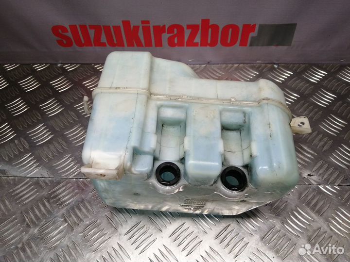 Бачок омывателя Suzuki Grand Vitara