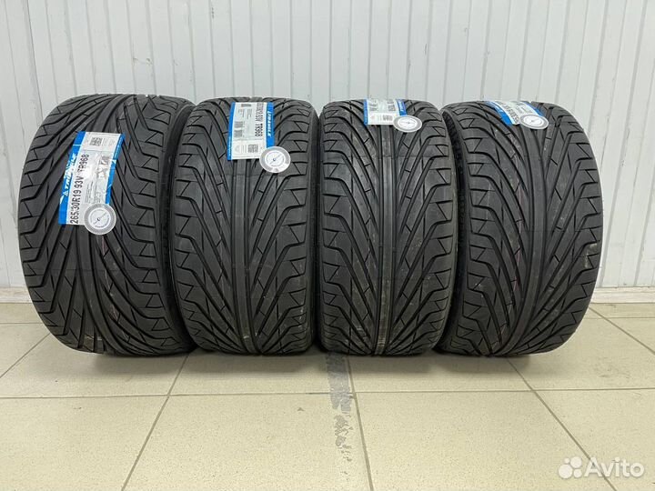 Triangle TR968 235/35 R19