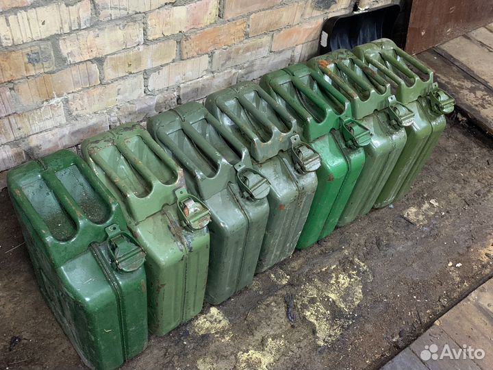 Канистры металлические 20 литров