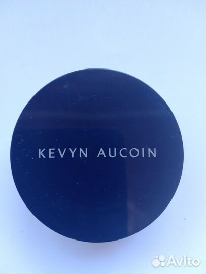 Тональная основа Kevyn Aucoin светлая