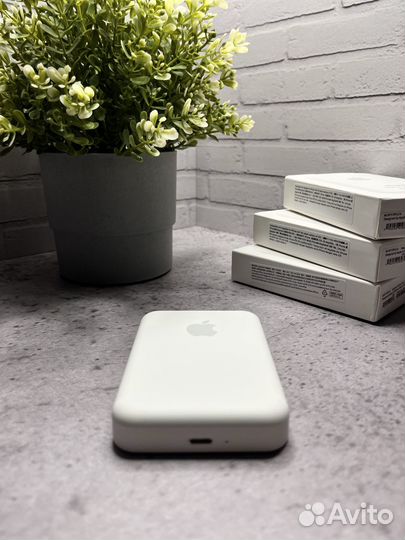 Apple MagSafe Battery Pack 5000mAh для iPhone