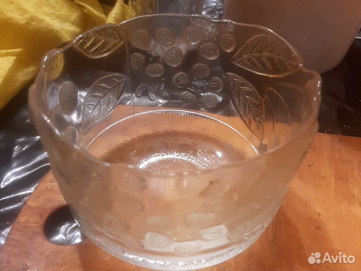 Ваза стеклянная,вишня,рельефное стекло