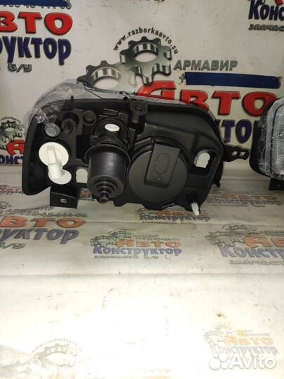 Фара передняя левая Renault Logan 2004 - 2015