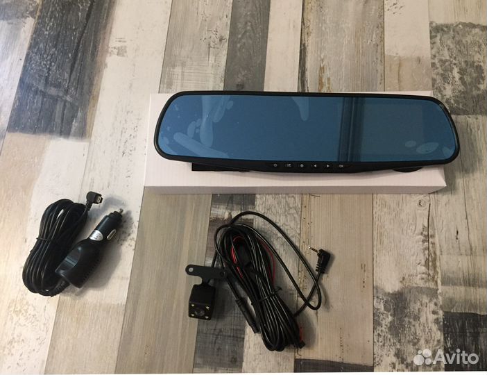 Видеорегистратор с камерой заднего вида